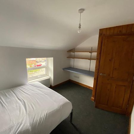 Room In A Shared House Bangor Eksteriør billede