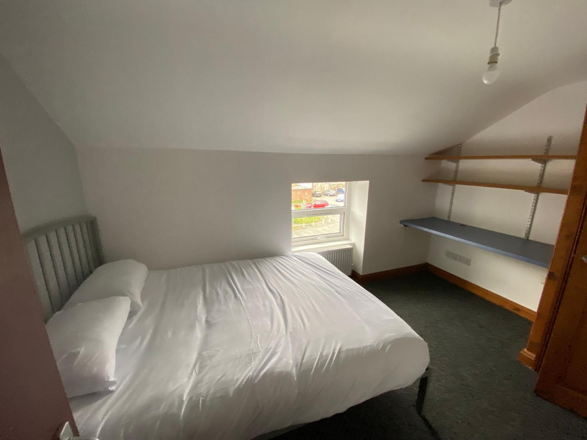 Room In A Shared House Bangor Eksteriør billede